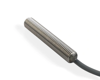 Indukční snímač M8 celokovový 45 mm kabel 2m PNP NC Sn = 2 mm