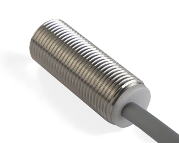 Induktiver Sensor M12 Vollmetall 30 mm Kabel 3m PNP NC Sn = 4 mm