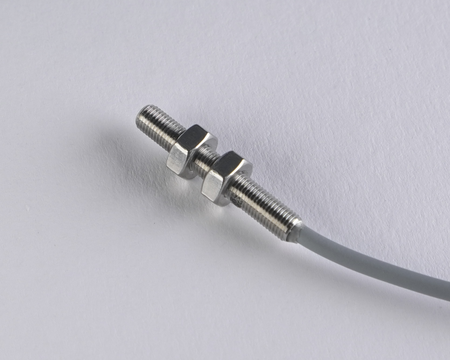 NIS04324 - 7 - Indukčný snímač M4 L=25 mm kábel 3m PNP NC Sn = 1 mm