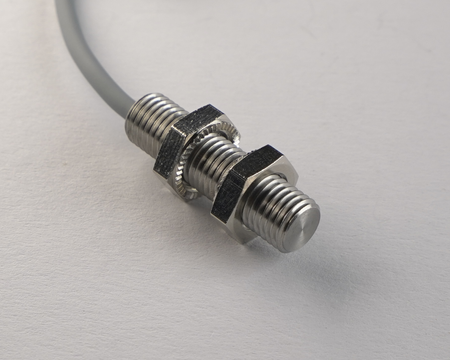 Czujnik indukcyjny M8 całometalowy 30 mm przewód 5m PNP NC Sn = 2 mm
