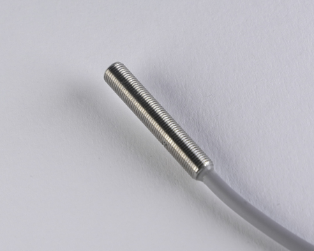 Czujnik indukcyjny M5 L=28 mm przewód 2m NPN NO Sn = 0,8 mm