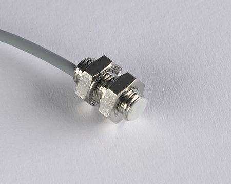 Induktiver Sensor M8 L=18 mm Kabel 2m PNP NC Sn = 4 mm