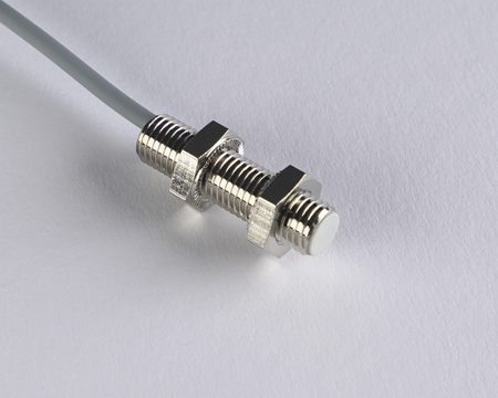 Induktiver Sensor M8 L=30 mm Kabel 2m PNP NO Sn = 4 mm