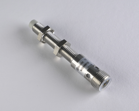 Indukčný snímač M8 L=70 mm konektor M12 PNP NO Sn = 2 mm