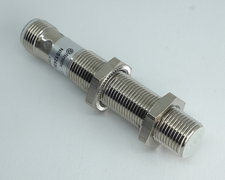 Czujnik indukcyjny M12 L=68 mm wtyczka M12 PNP NC Sn = 4 mm