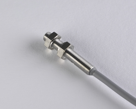 Czujnik indukcyjny M5 L=28 mm przewód 0,3 m wtyczka M8 PNP NO Sn = 1,5 mm