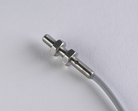 Inductive sensor M4 25 mm cable 5m NPN NC Sn = 0,8 mm