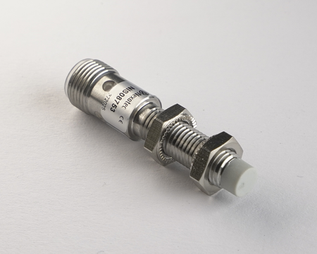 Indukčný snímač M8 L=53 mm konektor M12 PNP NO Sn = 6 mm