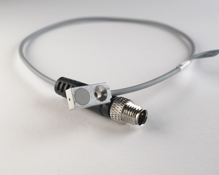 NIQ84003 - 8 - Kvádrový snímač 16x8x4.7mm Q84 konektor M8 PNP NO Sn = 2 mm detekcia zhora