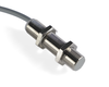 NIS12204-K2 - 4 - Induktiver Sensor M12 L=50 mm Kabel 2m PNP NC Sn = 2 mm