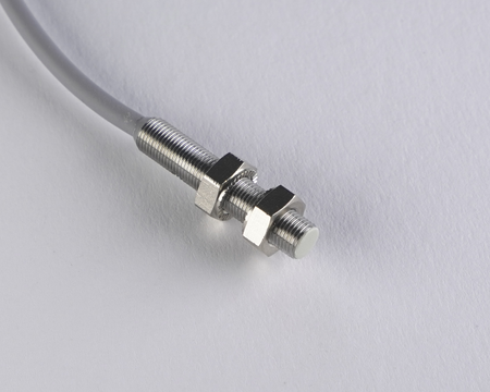 Czujnik indukcyjny M5 L=25 mm przewód 5m PNP NC Sn = 0,8 mm