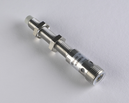 Induktiver Sensor M8 L=70 mm Stecker M12 PNP NO Sn = 2 mm