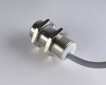 Induktiver Sensor M18 L=35 mm Kabel 3m PNP NC Sn = 15 mm