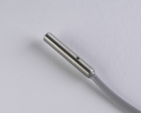 Czujnik indukcyjny M5 L=30 mm przewód 5m NPN NC Sn = 1 mm