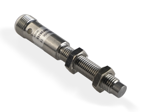 NMF08253 - 4 - Indukční snímač M8 celokovový 70 mm konektor M12 PNP NO Sn = 3,5 mm