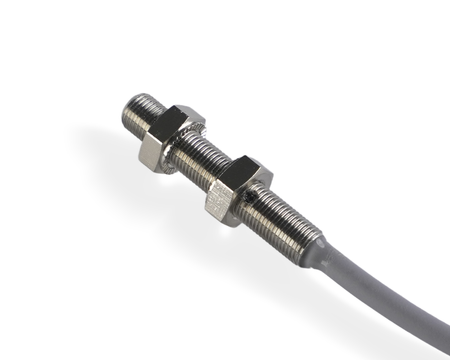 NIS05554 - 3 - Indukčný snímač M5 L=28 mm kábel 5m PNP NC Sn = 1,5 mm