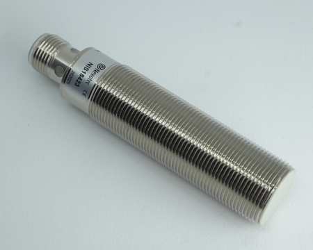 Indukčný snímač M18 L=79 mm konektor M12 PNP NO Sn = 8 mm