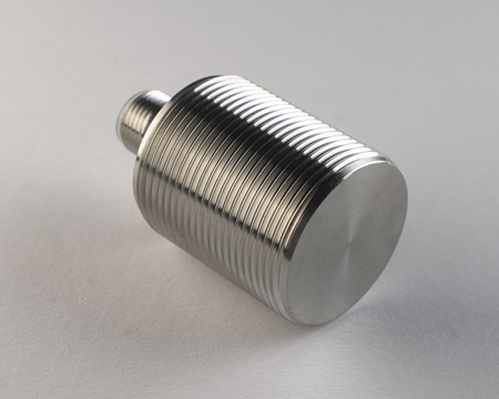 Czujnik indukcyjny M30 całometalowy 48 mm wtyczka M12 PNP NO Sn = 10 mm