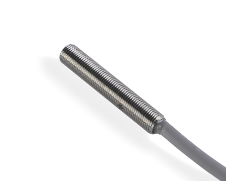 NIS05582 - 1 - Indukčný snímač M5 L=30 mm kábel 5m NPN NC Sn = 1,5 mm