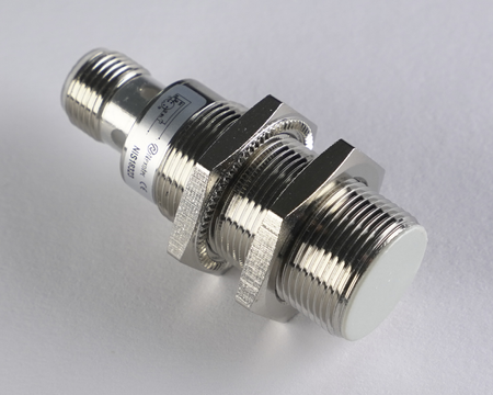 Induktív érzékelő M18 L=48 mm csatlakozó M12 PNP NO Sn = 8 mm