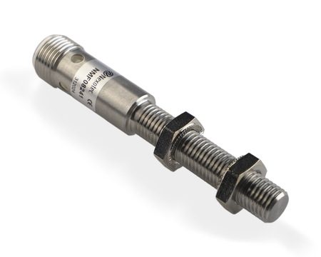 NMF08241 - 4 - Indukční snímač M8 celokovový 70 mm konektor M12 NPN NO Sn = 2 mm