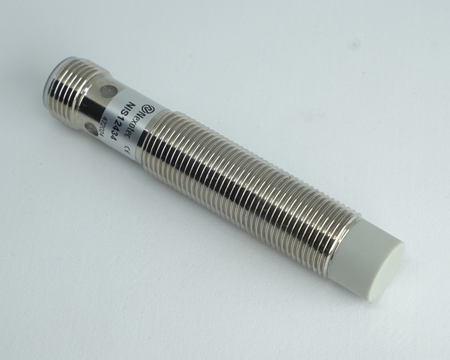 Czujnik indukcyjny M12 L=68 mm wtyczka M12 PNP NC Sn = 8 mm