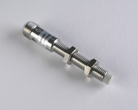 Induktiver Sensor M8 L=70 mm Stecker M12 PNP NO Sn = 2 mm
