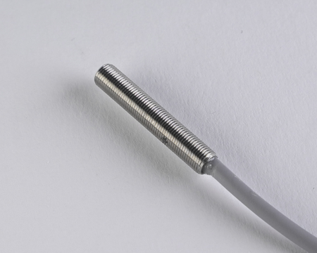 NIS05583 - Czujnik indukcyjny M5 30 mm przewód 5m PNP NO Sn = 1,5 mm