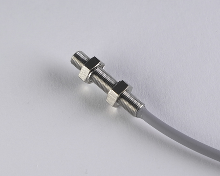 Czujnik indukcyjny M5 L=25 mm przewód 2m NPN NO Sn = 1 mm