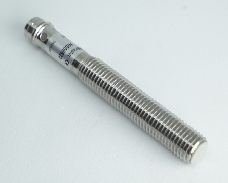 Induktív érzékelő M8 L=60 mm csatlakozó M8 PNP NO Sn = 2 mm