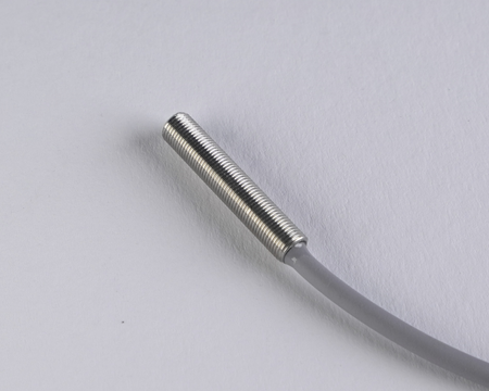 NIS05024 - Czujnik indukcyjny M5 25 mm przewód 2m PNP NC Sn = 1,5 mm
