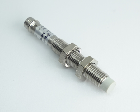 Induktiver Sensor M8 L=60 mm Stecker M8 PNP NO Sn = 6 mm