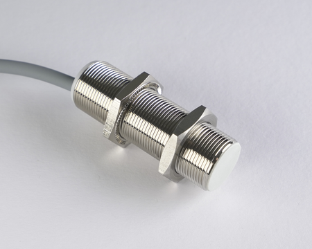 Induktiver Sensor M18 L=55 mm Kabel 2m NPN NO Sn = 12 mm