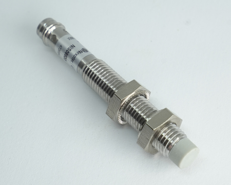 Induktiver Sensor M8 L=60 mm Stecker M8 PNP NO Sn = 4 mm