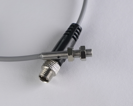Czujnik indukcyjny M5 L=28 mm przewód 0,3 m wtyczka M8 PNP NO Sn = 1,5 mm