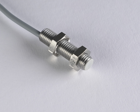 NIS08124-K5 - Czujnik indukcyjny M8 30 mm przewód 5m PNP NC Sn = 2 mm