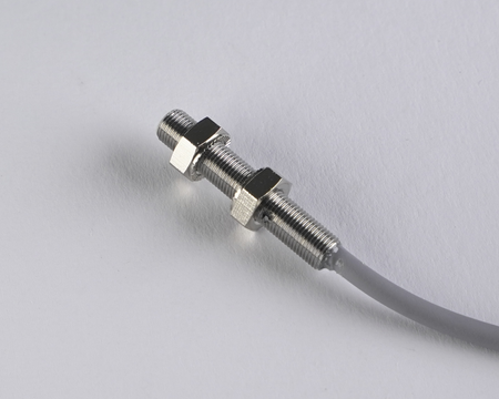 Czujnik indukcyjny M5 L=30 mm przewód 5m PNP NO Sn = 1,5 mm