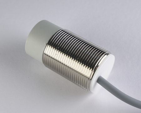 Induktiver Sensor M30 L=55 mm Kabel 2m PNP NC Sn = 40 mm