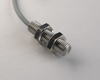 NMF08021 - 8 - Indukční snímač M8 celokovový 30 mm kabel 2m NPN NO Sn = 1 mm