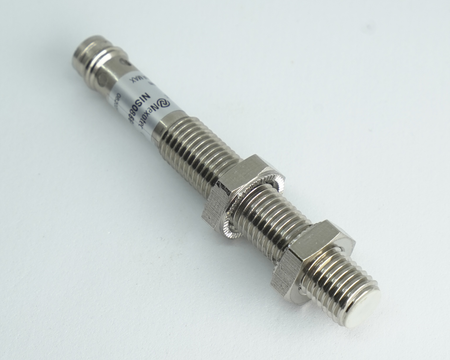 Czujnik indukcyjny M8 L=60 mm wtyczka M8 PNP NC Sn = 4 mm