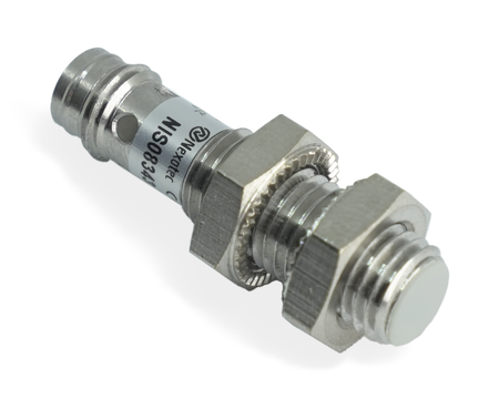 NIS08343 - 4 - Indukční snímač M8 L=32 mm konektor M8 PNP NO Sn = 3 mm