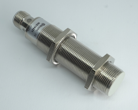 Indukčný snímač M18 L=79 mm konektor M12 NPN NO Sn = 8 mm