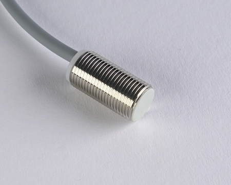 Indukční snímač M12 L=22 mm kabel 2m PNP NO Sn = 4 mm