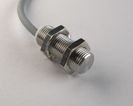 NMF12021 - 8 - Induktív érzékelő M12 teljes fém 30 mm kábel 2m NPN NO Sn = 2 mm