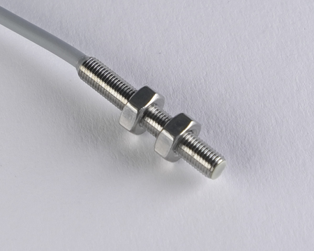 NIS04014 - Czujnik indukcyjny M4 25 mm przewód 2m PNP NC Sn = 0,8 mm