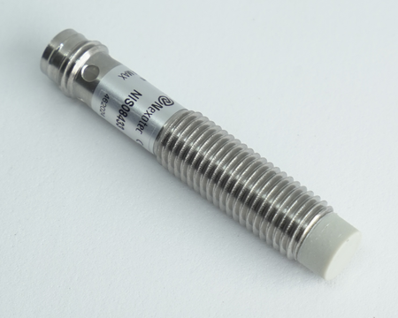 Induktív érzékelő M8 L=45 mm csatlakozó M8 PNP NO Sn = 4 mm