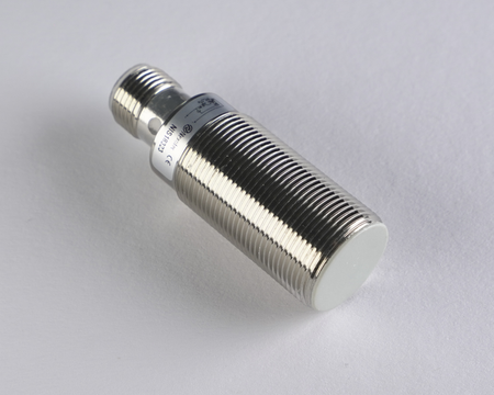 Induktív érzékelő M18 L=48 mm csatlakozó M12 PNP NO Sn = 8 mm