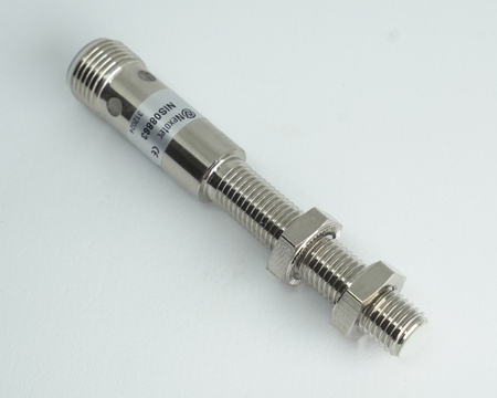 Czujnik indukcyjny M8 L=70 mm wtyczka M12 PNP NO Sn = 4 mm