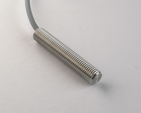 Czujnik indukcyjny M8 całometalowy 45 mm przewód 5m PNP NC Sn = 1 mm