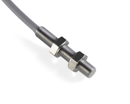 NIS05574 - 4 - Indukčný snímač M5 L=30 mm kábel 5m PNP NC Sn = 1 mm